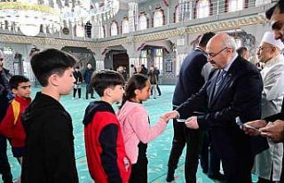 Vali Köşger bayram sevincini görevi başındaki...