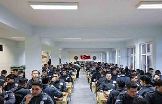 Vali Sözer, polis adaylarıyla iftarda buluştu