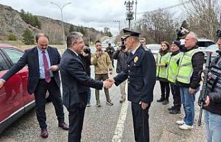 Vali Yılmaz, görev başındaki polis ve jandarma...