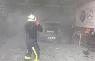 Van oto sanayisinde otomobil yangını