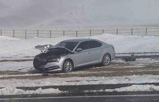 Van’da Kaymakamın bulunduğu otomobil kaza yaptı