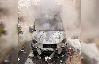 Van’da park halindeki kamyonet yandı