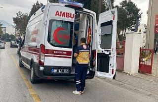 Yağmur nedeniyle ıslanan yolda kayan motosikletli...