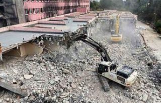 Yangında kullanılamaz hale gelen hastane, 3 yılın...