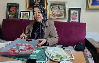 Yaşlı kadın kurslarda üreterek huzur buldu