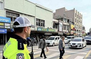 Yayalara yol vermeyen sürücülere ceza kesildi