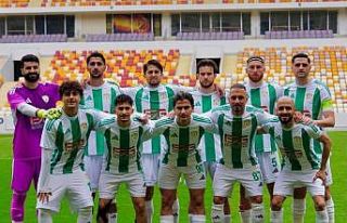 Yeşilyurtspor, Karaköprü Belediye Spor karşısında...