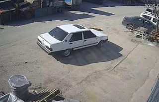 Yolda yatan köpeği ezdi, arkasına bakmadan uzaklaştı