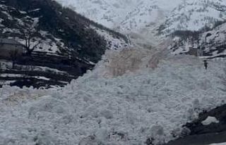 Yüksekova’da çığ paniği: Köy halkı faciadan...