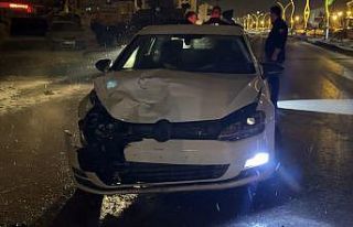 Yüksekova’da gizli buzlanma zincirleme kazaya neden...