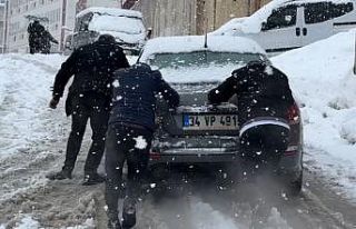 Yüksekova’da kar yağışı etkisini arttırdı,...