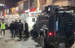Yüksekova’da taşlı sopalı kavga: 1’i polis...