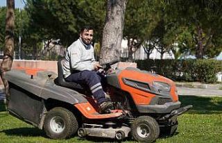 Yunusemre’den parklara bahar temizliği