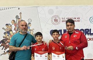 Yunusemreli yıldız güreşçilerden iki bronz madalya