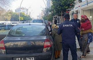 Zabıtaya dilenirken yakalanan dilenci, ‘Yetişin...