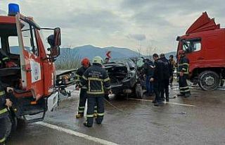 Zonguldak’ta aracıyla kamyona çarpan polis sürücü...