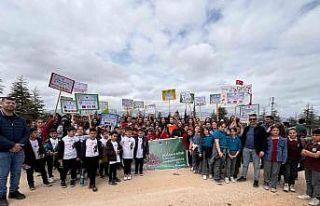 15 okuldan 230 öğrenci 115 fidanı toprakla buluşturdu