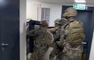 15 yıl hapis cezasıyla aranıyordu: Sahte avukat...