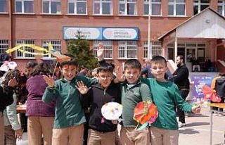 23 Nisan coşkusu köy okuluna taşındı