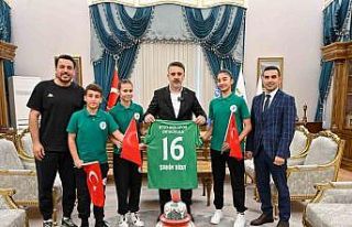 23 Nisan’da Başkanlık koltuğu çocukların oldu