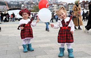 23 Nisan’da çocuklar kırmızı beyaz renklerle...