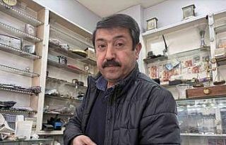 44 yıldır tarihi saatlere ince ayar veriyor