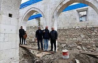 833 yıllık tarihi caminin restorasyonu titizlikle...