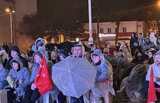 A Milli Futbol Takımı’na yağmur altında destek