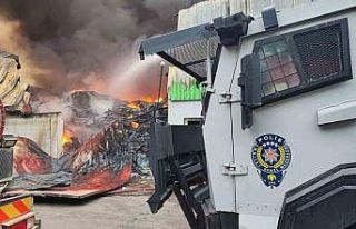 Adana Valisi Yavuz: "Yangın 5 iş yerine sirayet...