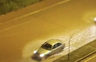 Adana’da şiddetli yağmur cadde ve sokakları göle...