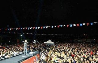 Adana’da yağmur altında Haluk Levent coşkusu