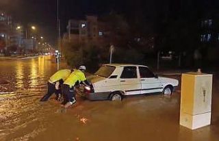 Adıyaman’da kuvvetli yağış sele neden oldu,...