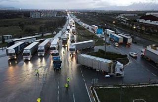 Ağır tonajlı araçlara geçit yok: Yol kar nedeniyle...