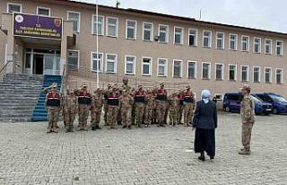 Ağrı’da özel bireyler askeri üniforma giyerek...