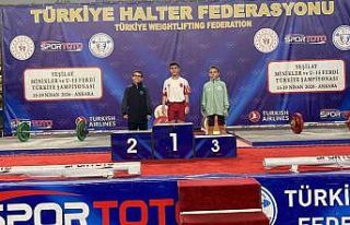 Ağrılı öğrenci halterde Türkiye şampiyonu oldu