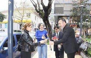 Ağrılılardan Manisa sokaklarında 404 karanfille...