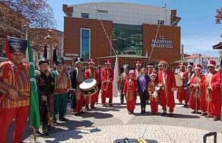 AK Parti’li belediyeden CHP’li vekillere mehterli...