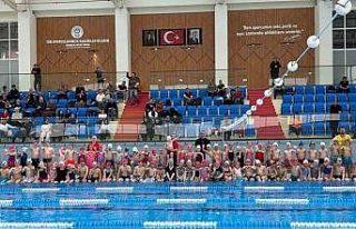 Akçaabat Belediyesi yüzme kursu ilk kursiyerlerini...