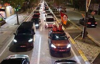 Aksaray sokaklarında Galatasaraylıların coşkulu...