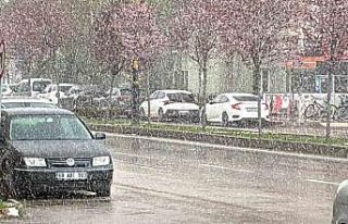 Aksaray’da Nisan ayında kar yağdı