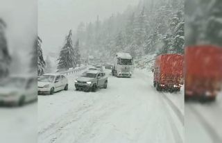 Alacabel’de nisan ayında kar sürprizi, sürücüler...