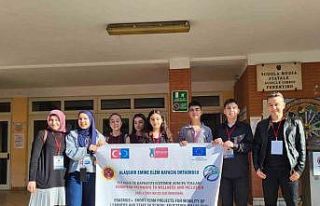 Alaşehirli öğrenciler İtalya’da Türkiye’yi...