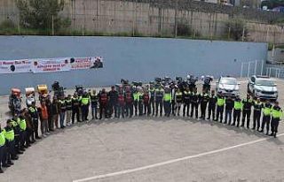 Aliağa’da motosiklet sürücülerine jandarmadan...