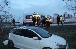 Alkollü sürücü kaza yaptı, yakınları gazetecileri...