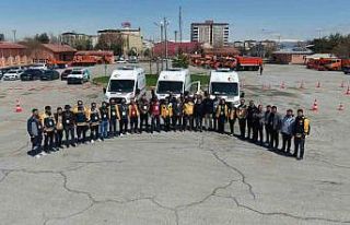 Ambulans sürücülerine sürüş eğitimi