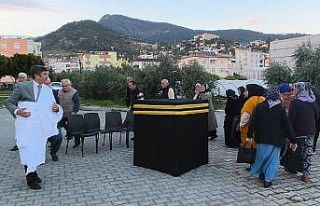 Anamur’da hacı adaylarına Kabe maketiyle uygulamalı...