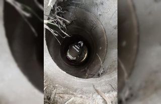 Antakya’da kuyuya düşen köpeği itfaiye kurtardı