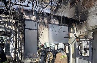 Antakya’da metruk bina yangını