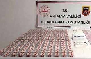 Antalya’da bir araçta yapılan aramada uyuşturucu...