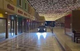 Araç trafiğine kapalı çarşıda çekilen 7 saniyelik...